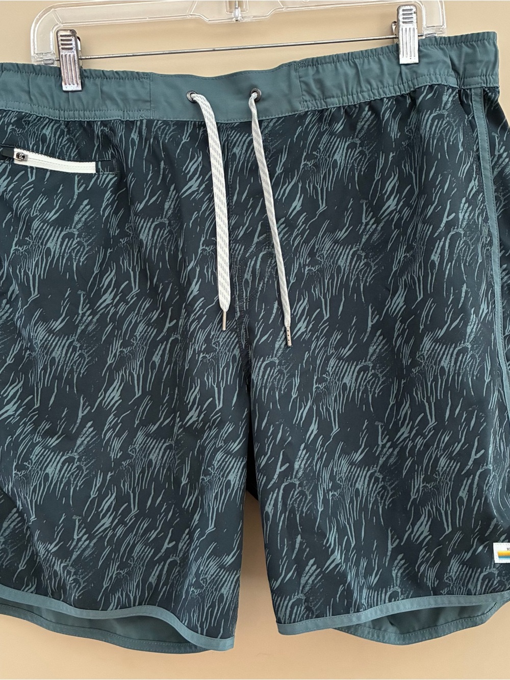 Vuori Men's Teal Patterned Shorts Size XL
